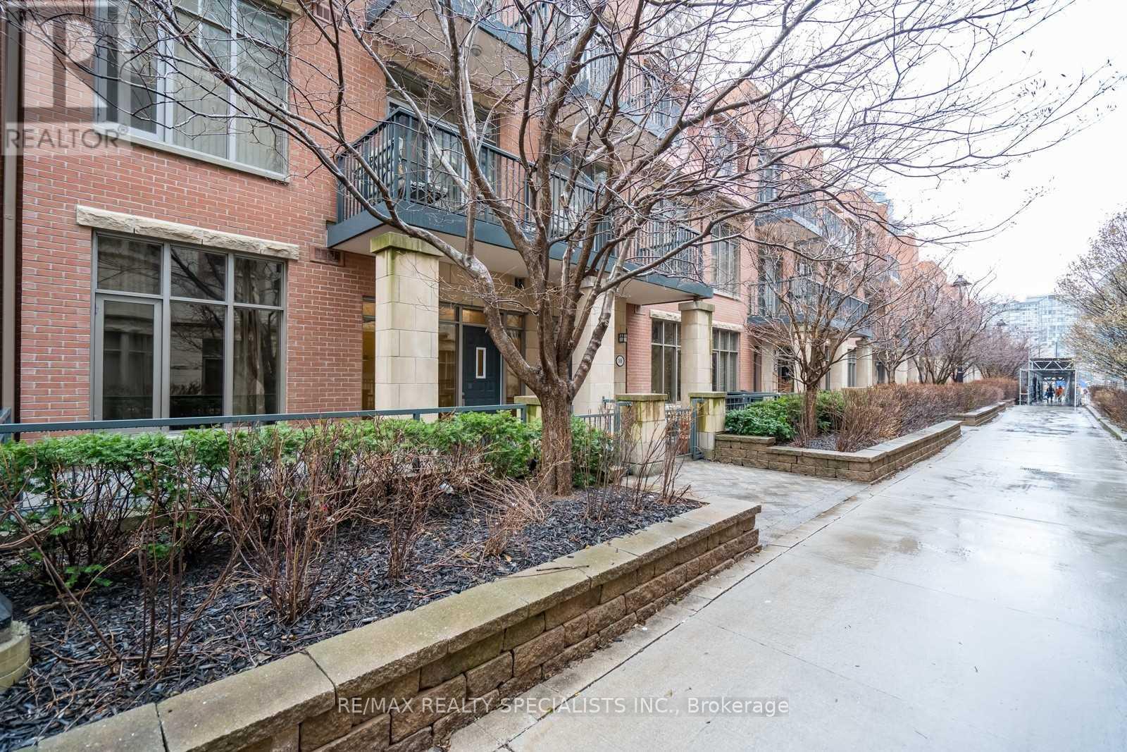 320 - 330 Princess Royal Drive, Mississauga, Ontario  L5B 4P7 - Photo 3 - W13744400