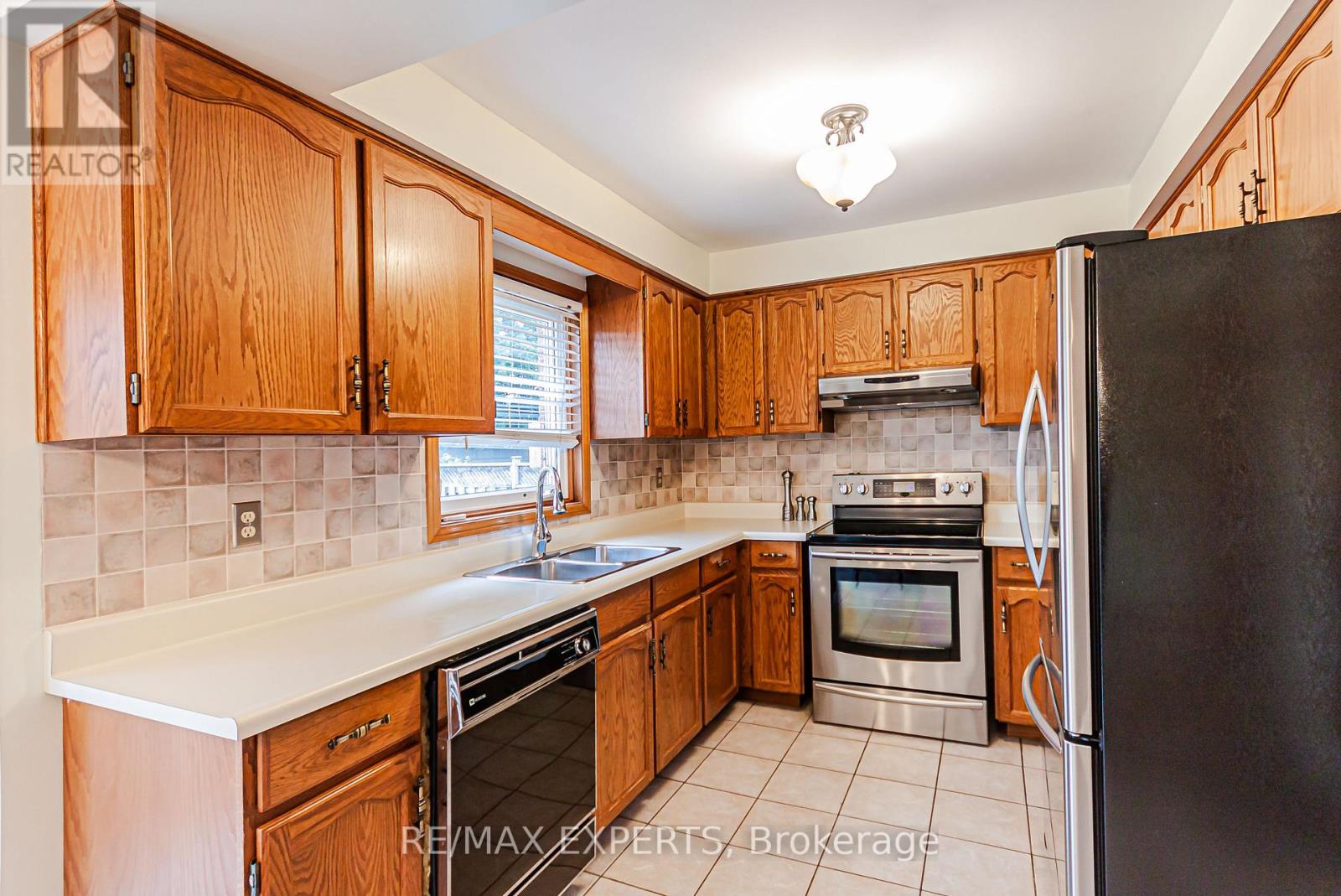 1343 Greenwood Crescent, Oakville, Ontario  L6J 6V4 - Photo 10 - W13744402