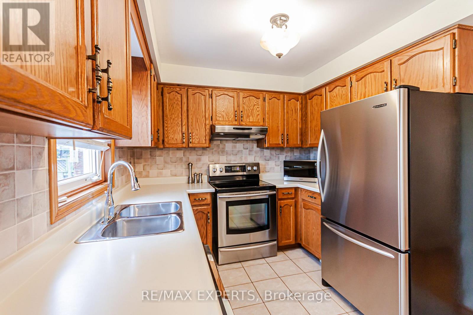 1343 Greenwood Crescent, Oakville, Ontario  L6J 6V4 - Photo 11 - W13744402