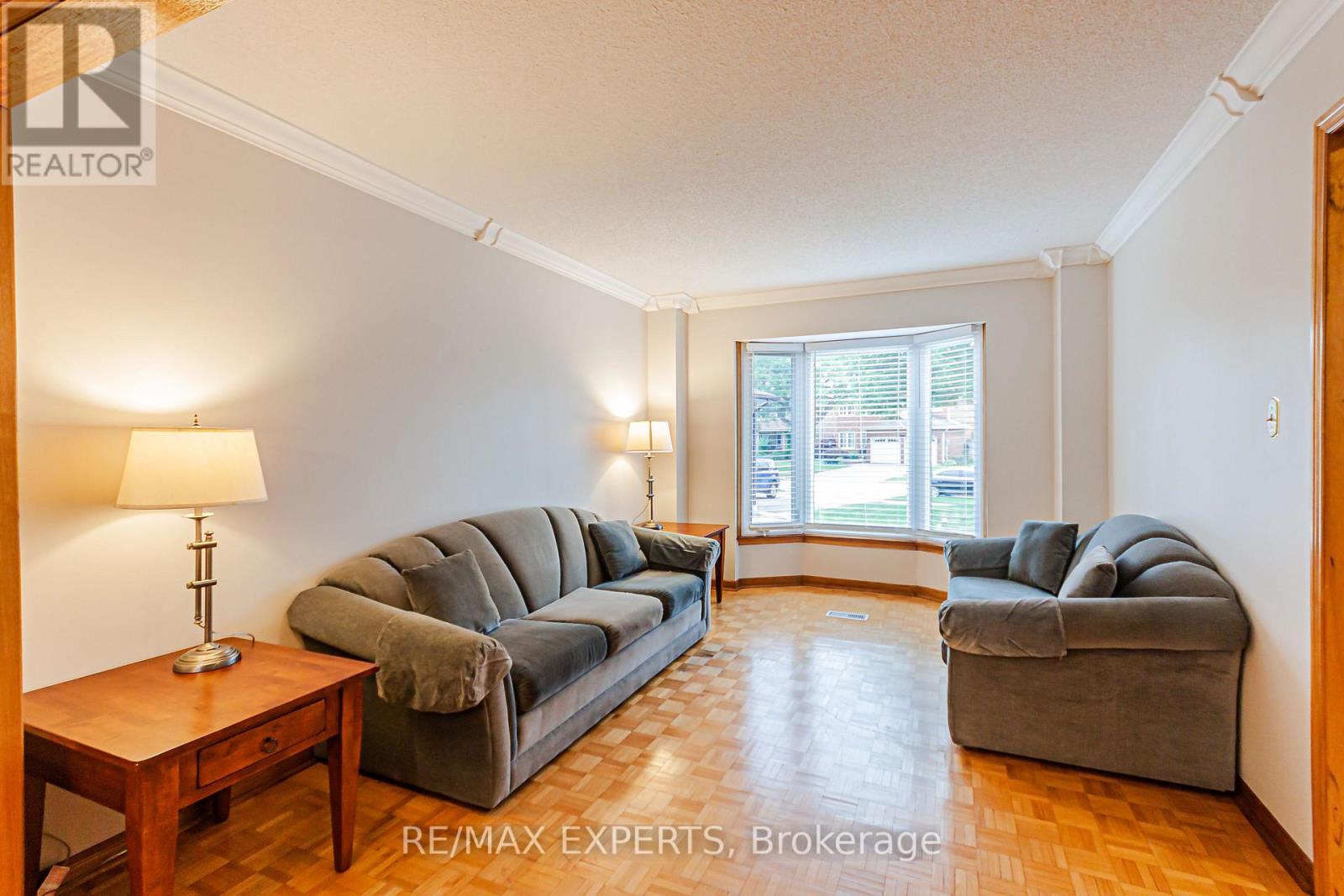 1343 Greenwood Crescent, Oakville, Ontario  L6J 6V4 - Photo 5 - W13744402