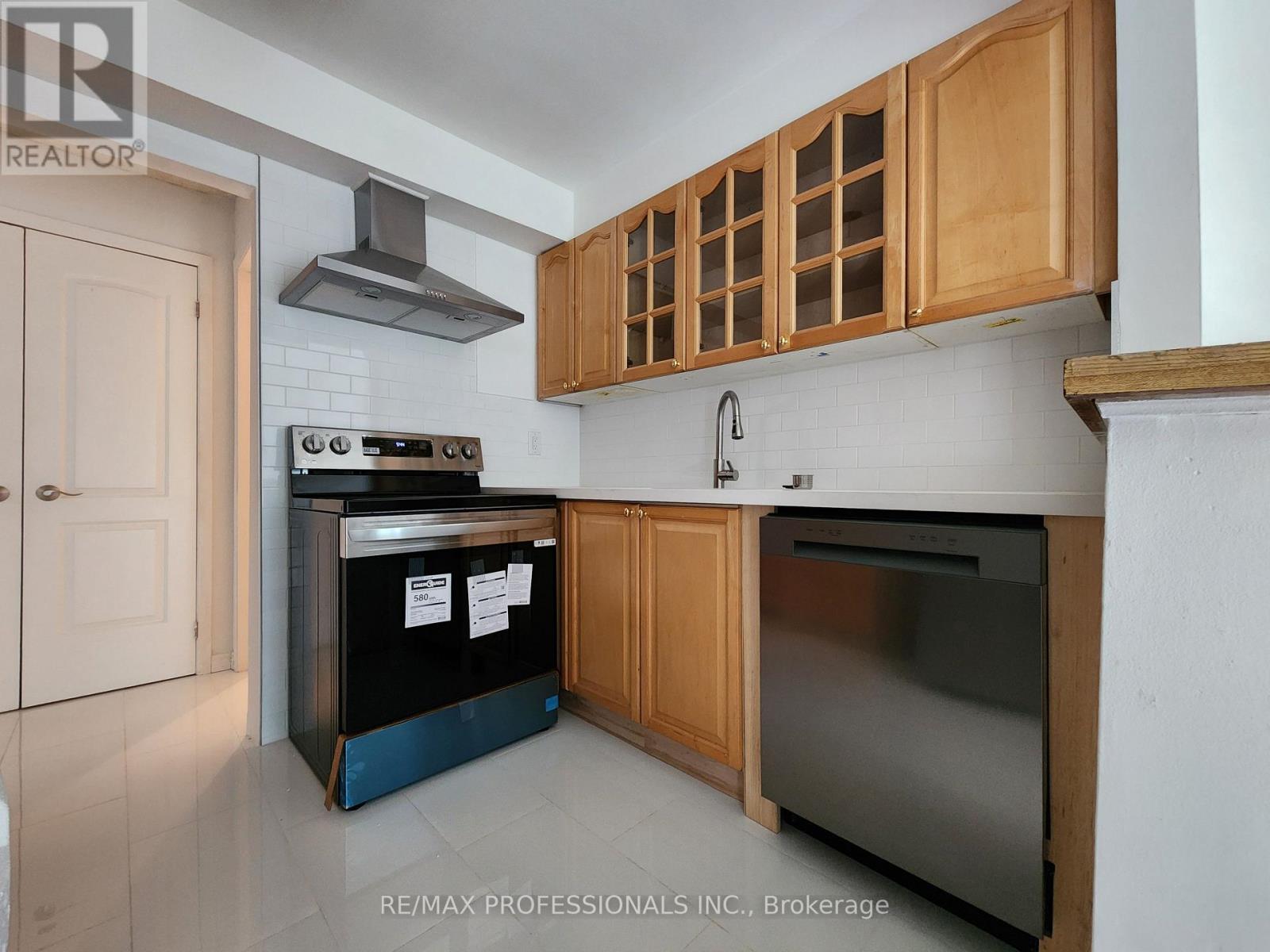 31 Upper - 3079 Fifth Line W, Mississauga, Ontario  L5L 3T1 - Photo 8 - W13744424
