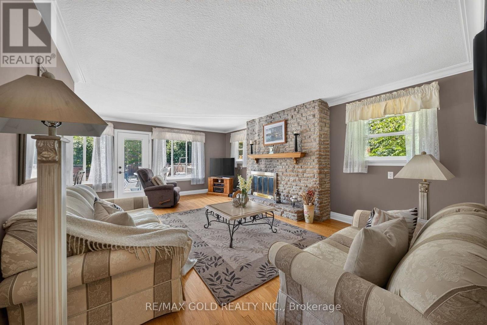 29 Treleaven Drive, Brampton, Ontario  L6Y 1X7 - Photo 4 - W13744428