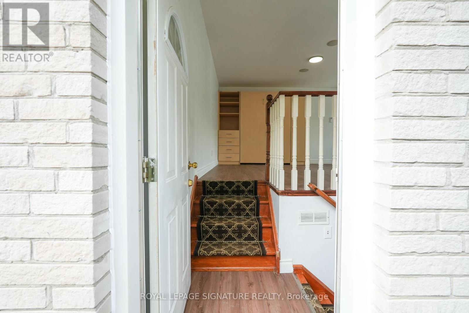 674 Abana Road, Mississauga, Ontario  L5A 1H4 - Photo 2 - W13744488