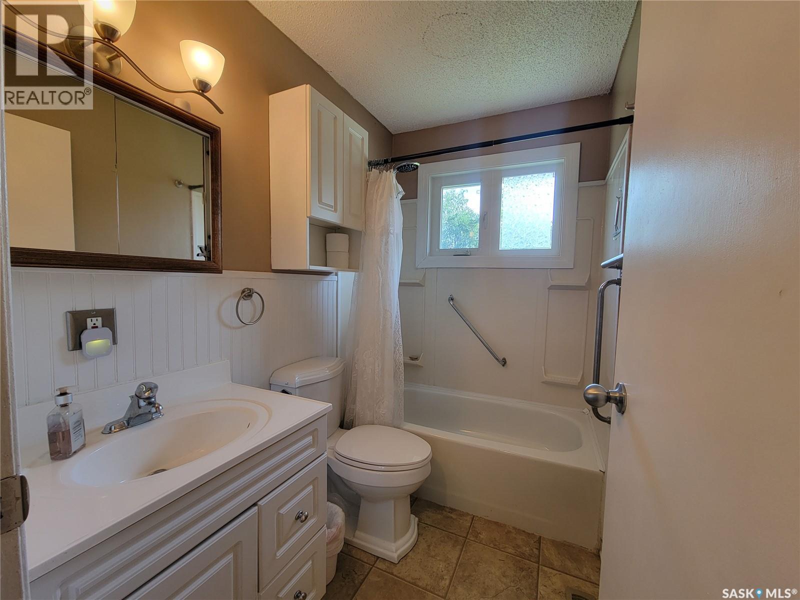 2212 95th Street, North Battleford, Saskatchewan  S9A 3K5 - Photo 14 - SK047485