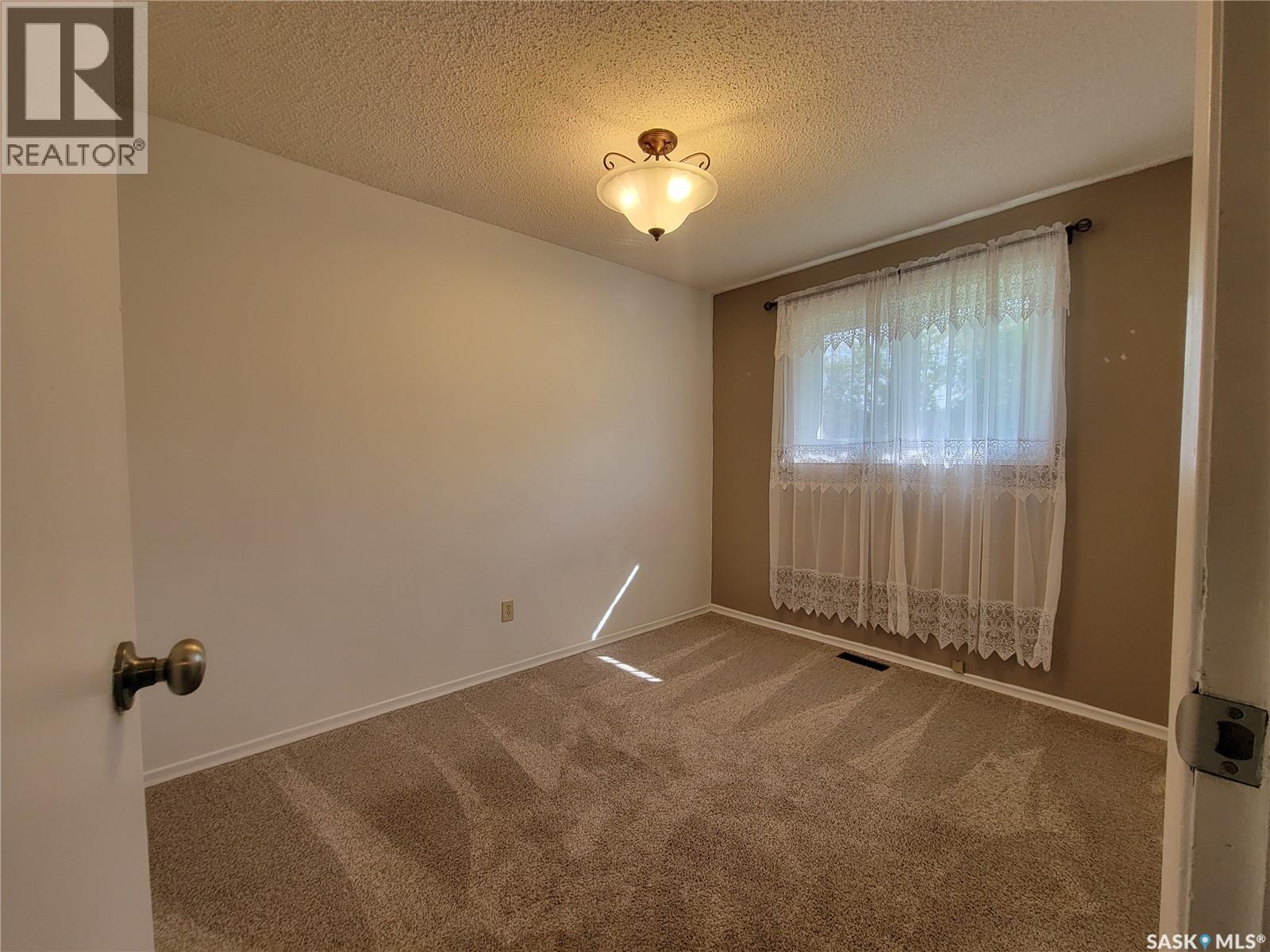 2212 95th Street, North Battleford, Saskatchewan  S9A 3K5 - Photo 15 - SK047485