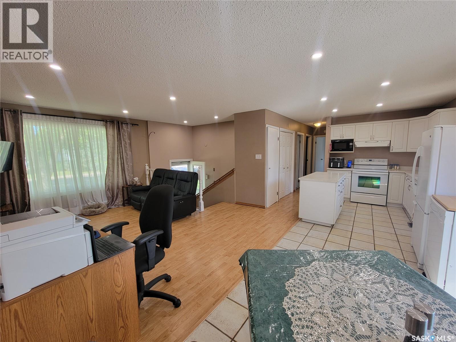 2212 95th Street, North Battleford, Saskatchewan  S9A 3K5 - Photo 3 - SK047485