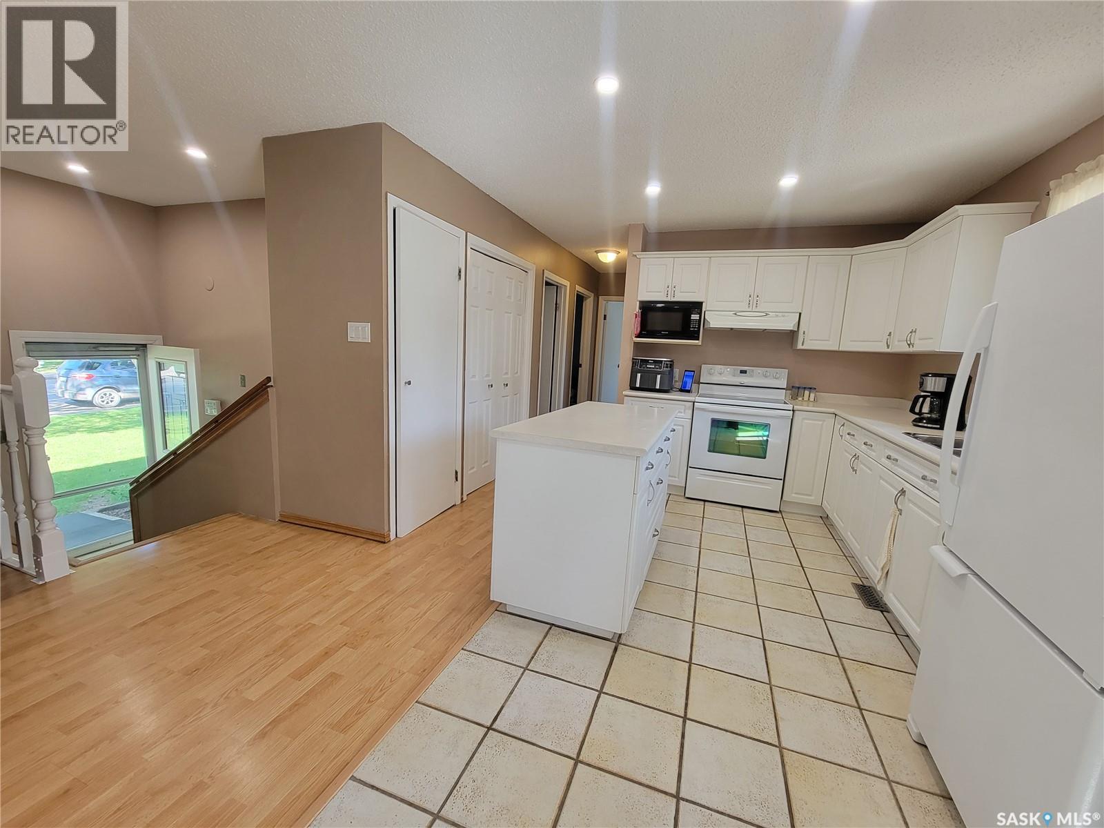 2212 95th Street, North Battleford, Saskatchewan  S9A 3K5 - Photo 4 - SK047485