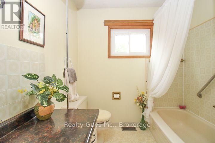72 Shelter Bay Street, Kawartha Lakes, Ontario  K0L 2W0 - Photo 15 - X13744676