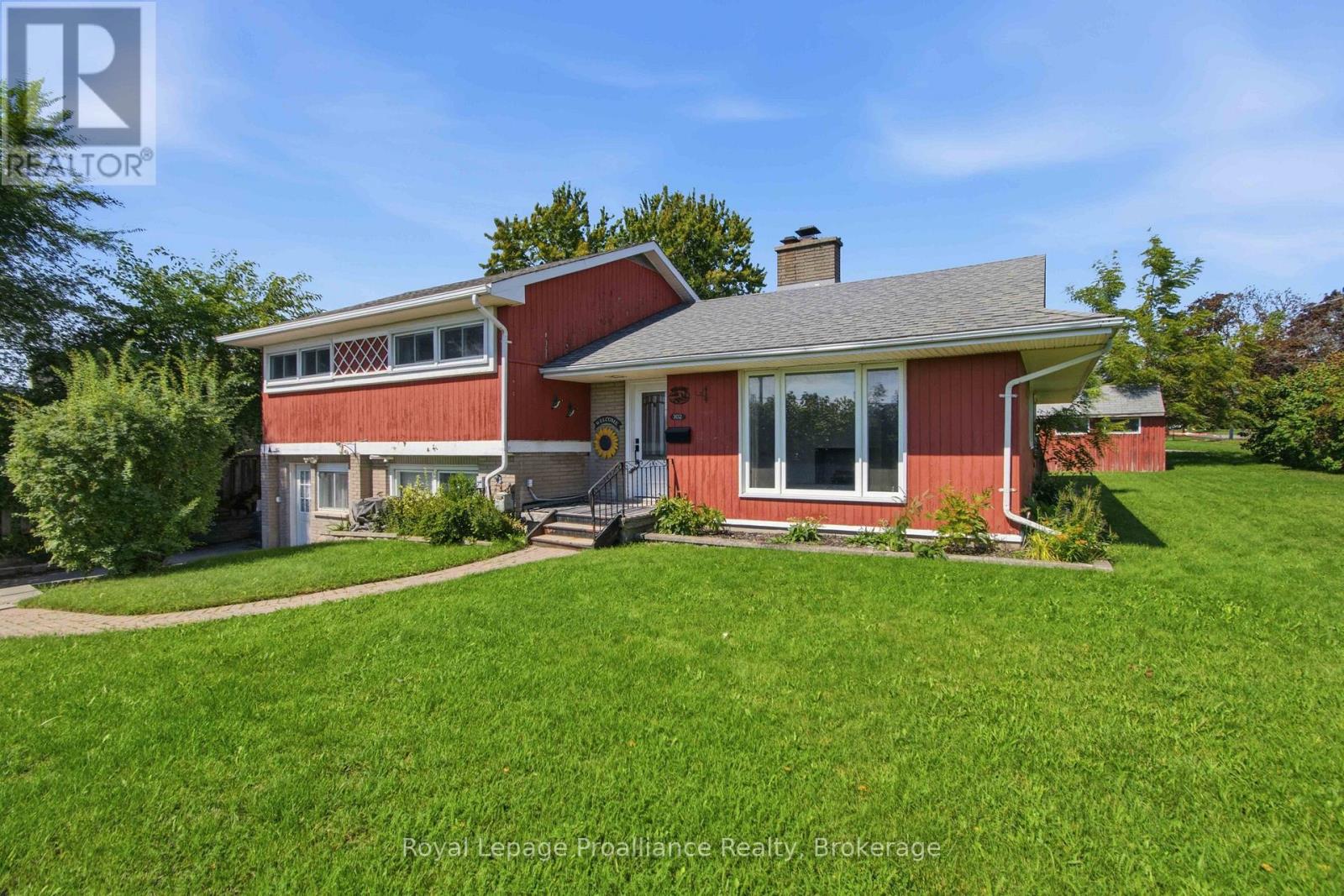 302 KING STREET, Quinte West, Ontario