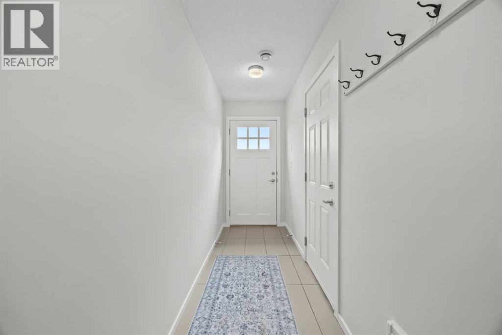 505 Ascot Circle SW, Calgary, Alberta  T3H 0W9 - Photo 4 - A2342654