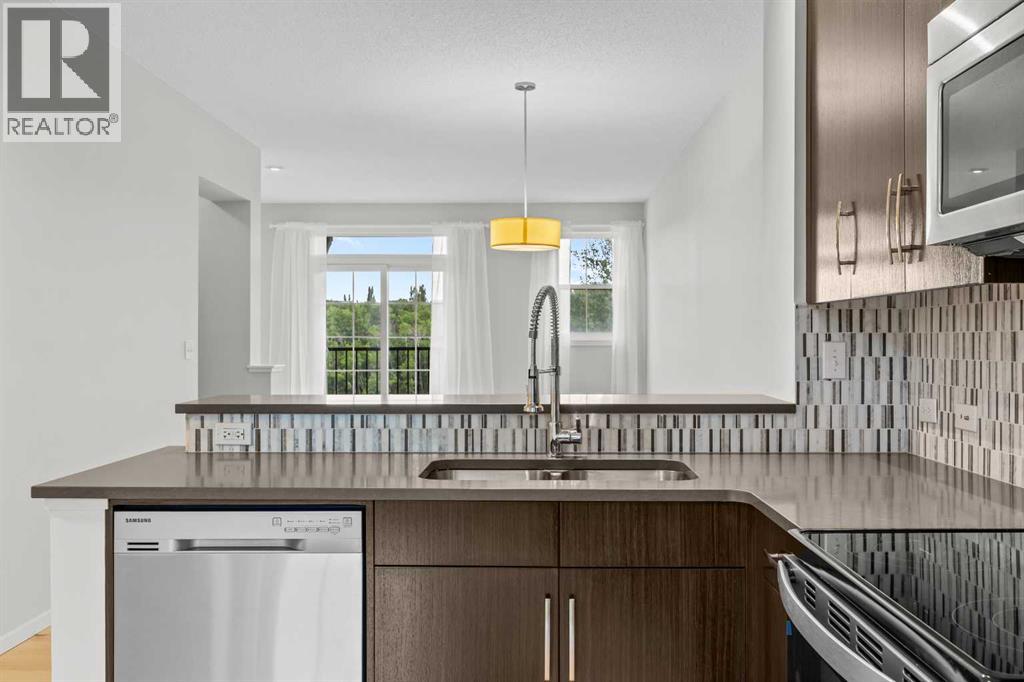 505 Ascot Circle SW, Calgary, Alberta  T3H 0W9 - Photo 8 - A2342654