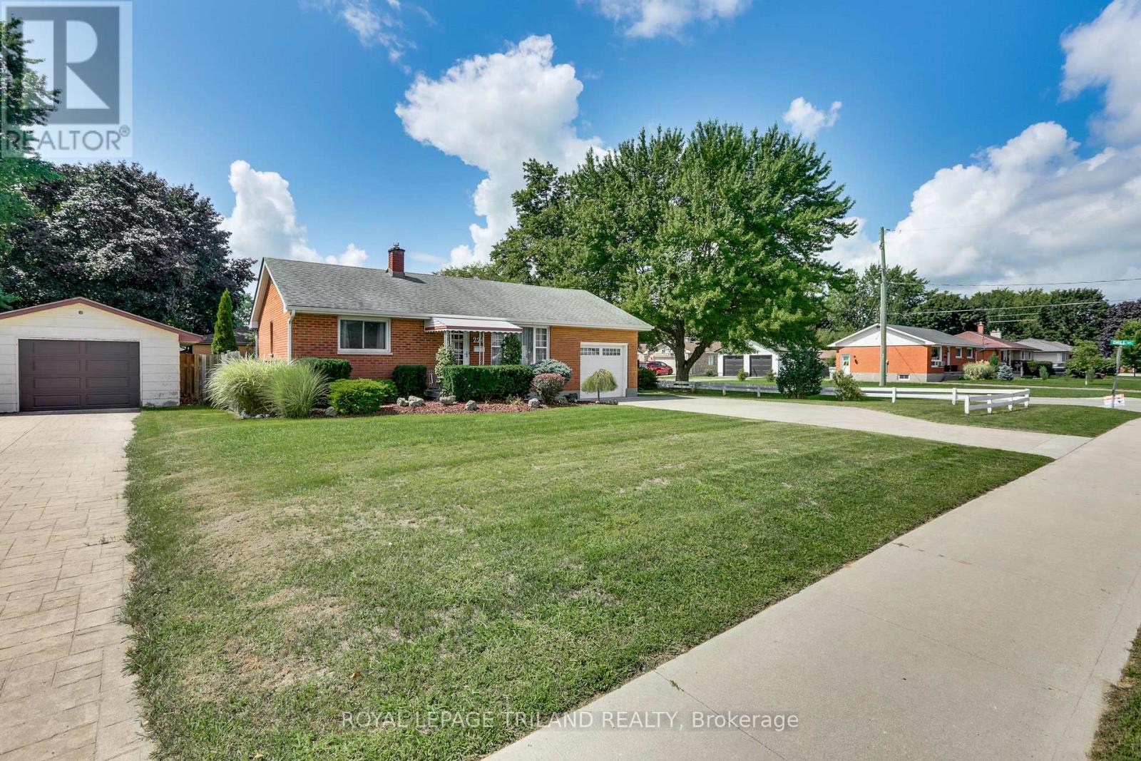 224 Mckellar Street, Strathroy-Caradoc, Ontario  N7G 2Y5 - Photo 2 - X13744752