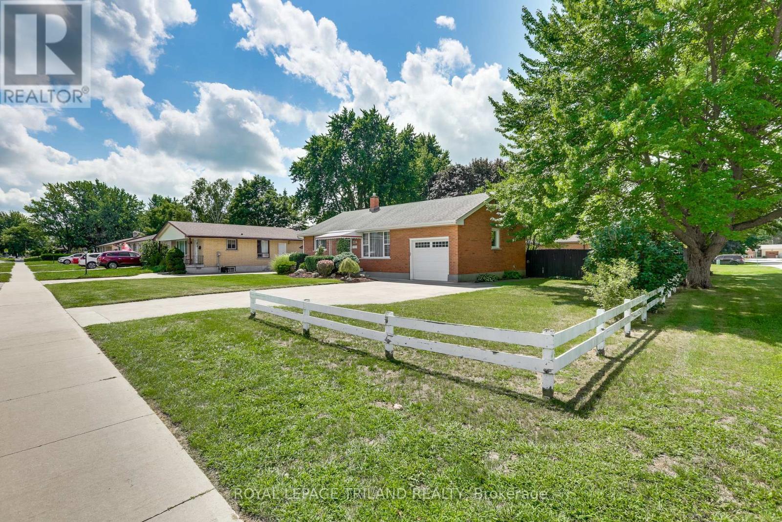 224 Mckellar Street, Strathroy-Caradoc, Ontario  N7G 2Y5 - Photo 3 - X13744752