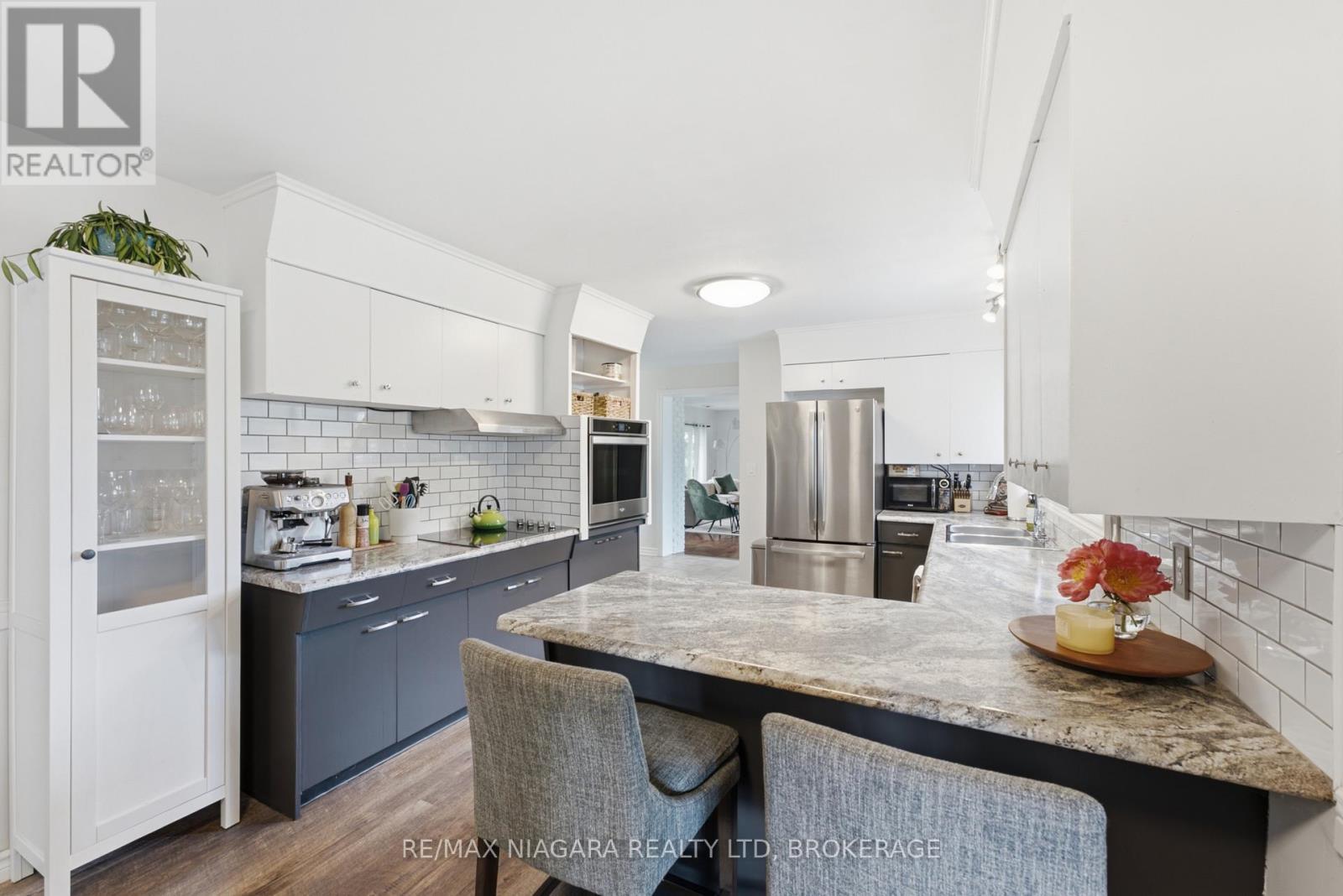 1042 Lakeshore Road W, St. Catharines, Ontario  L2R 6P9 - Photo 8 - X13744688