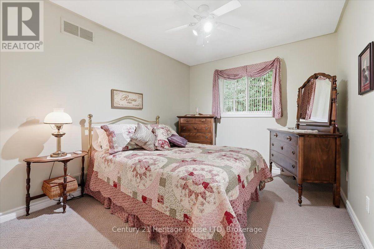 17 Oakridge Boulevard, Pelham, Ontario  L0S 1E5 - Photo 23 - X13744724