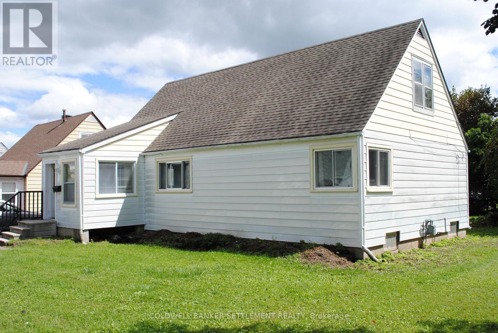 48 Pine Street, Smiths Falls, Ontario  K7A 3T6 - Photo 2 - X13744812