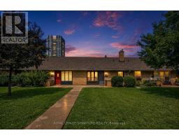16 BURDOCK LANE, Toronto, Ontario