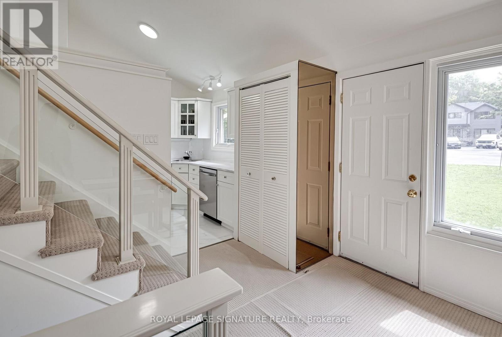 16 Burdock Lane, Toronto, Ontario M3C 2G5 - Photo 3 - C13743190