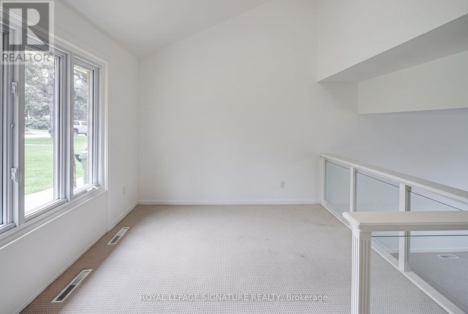 16 Burdock Lane, Toronto, Ontario M3C 2G5 - Photo 8 - C13743190
