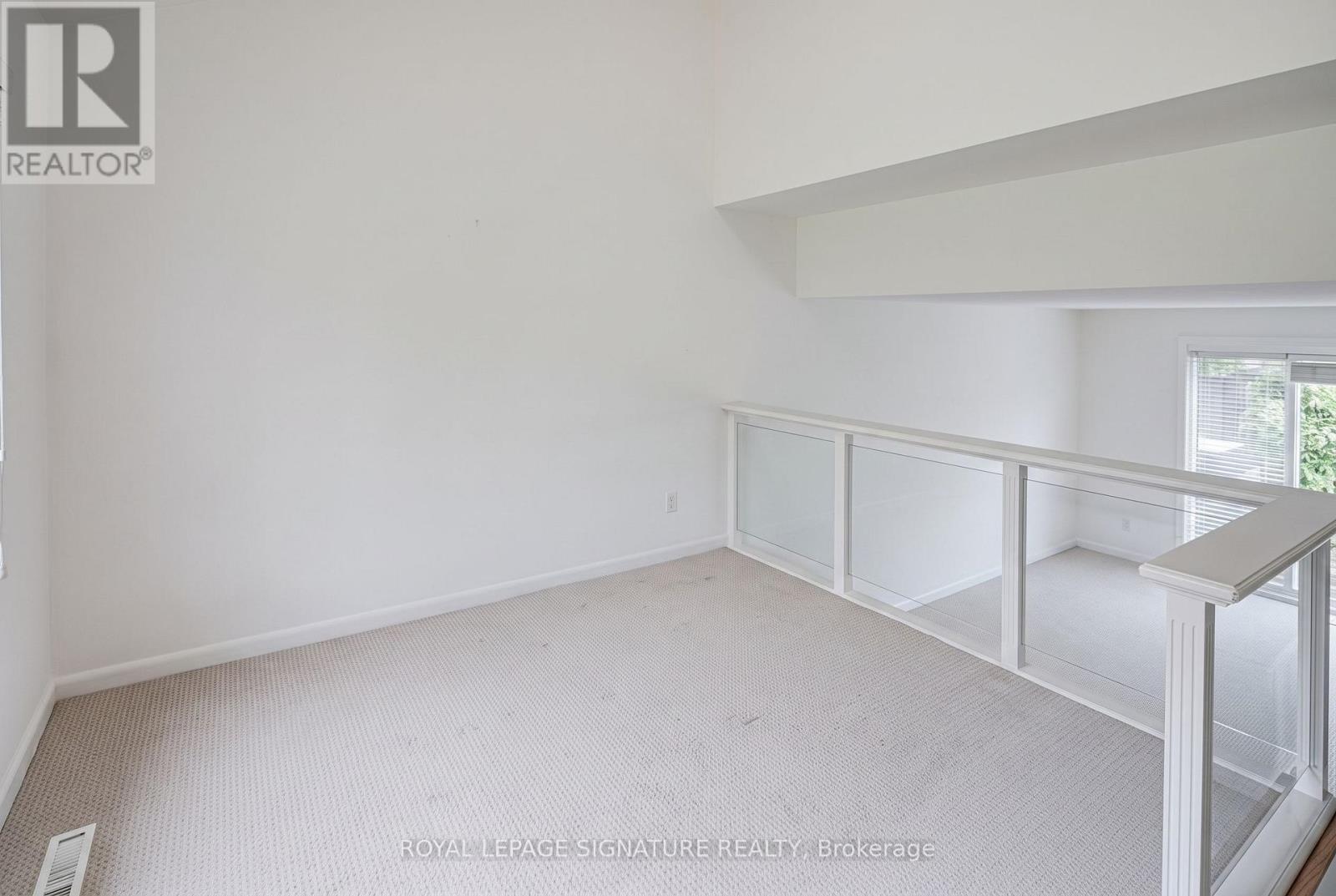 16 Burdock Lane, Toronto, Ontario M3C 2G5 - Photo 7 - C13743190