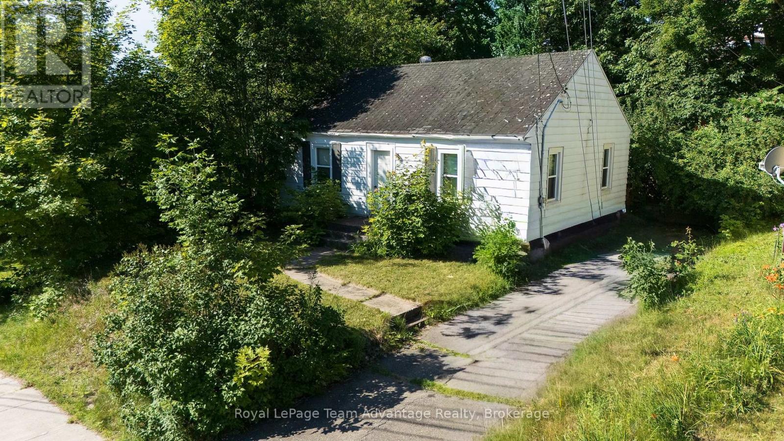 24 HILLCREST AVENUE, Parry Sound, Ontario
