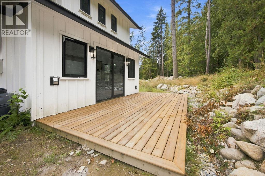 1535 Margaret Road, Roberts Creek, British Columbia  V0N 2W2 - Photo 33 - R3161520
