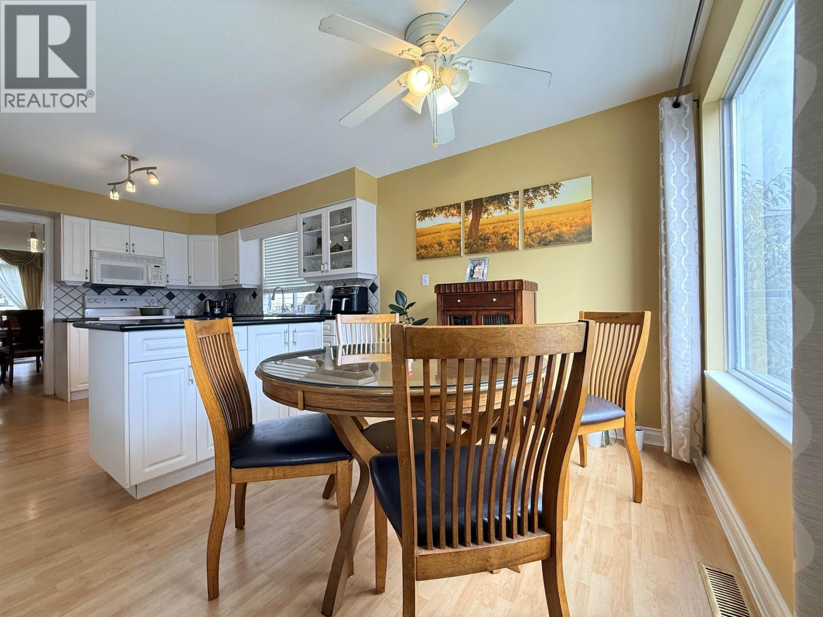 Main House 335 W 27th Street, North Vancouver, British Columbia  V7N 2H5 - Photo 11 - R3161533