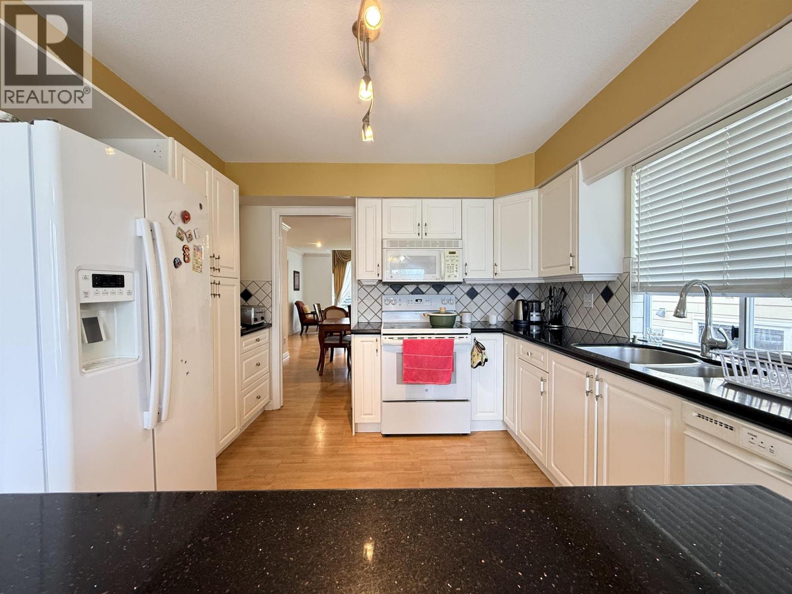 Main House 335 W 27th Street, North Vancouver, British Columbia  V7N 2H5 - Photo 5 - R3161533
