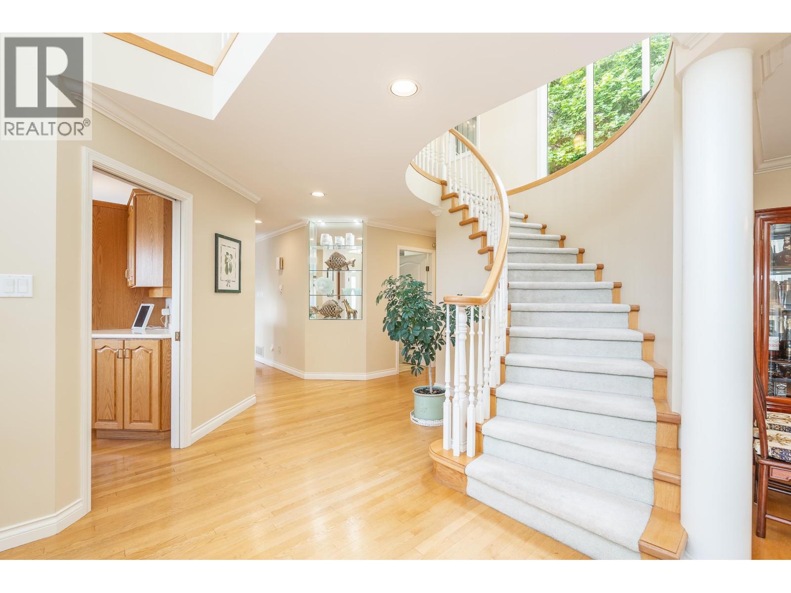 4153 Quarry Court, North Vancouver, British Columbia  V7K 3C3 - Photo 5 - R3161516