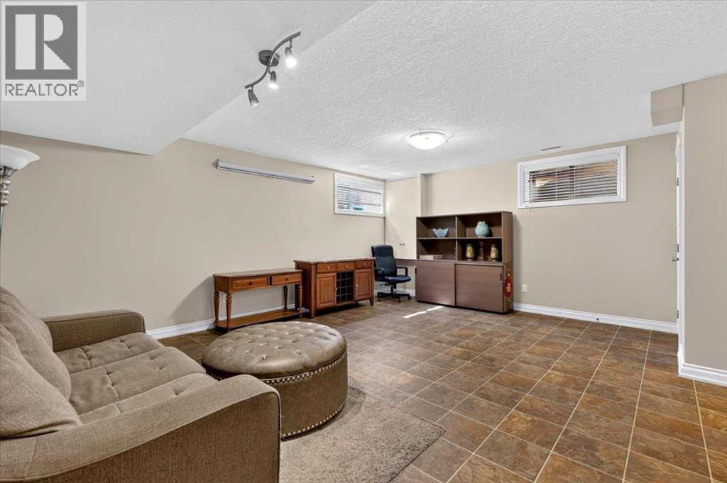 2017 21 Avenue Nw, Calgary, Alberta  T2M 1M9 - Photo 32 - A2340194