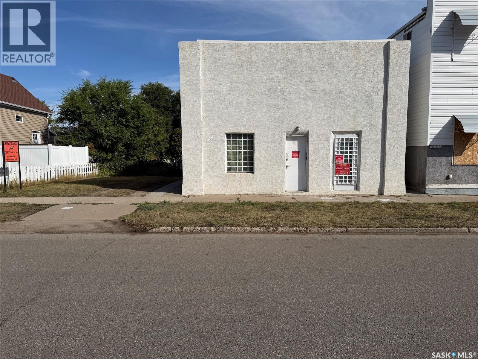 338 Lillooet STREET W photo 1