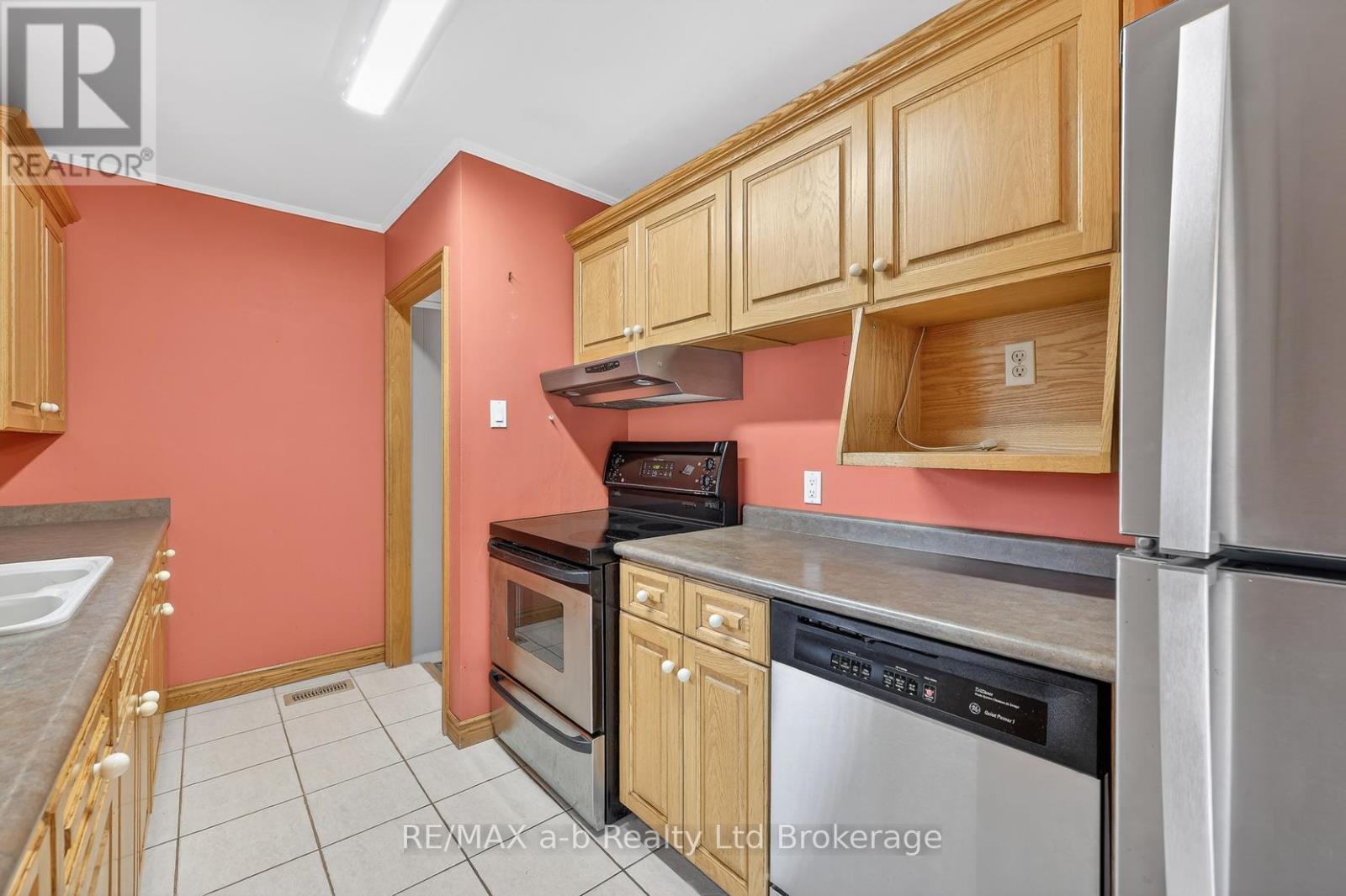 23 Glenn Avenue, Ingersoll, Ontario N5C 2C9 - Photo 20 - X12916032