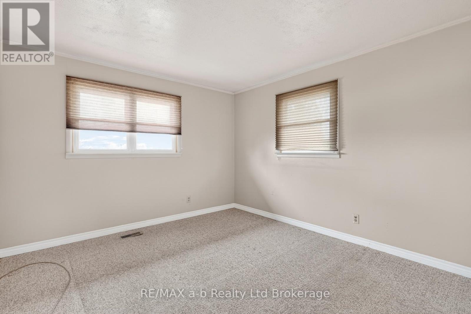 23 Glenn Avenue, Ingersoll, Ontario N5C 2C9 - Photo 25 - X12916032