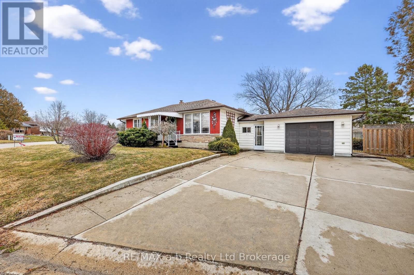 23 Glenn Avenue, Ingersoll, Ontario N5C 2C9 - Photo 36 - X12916032