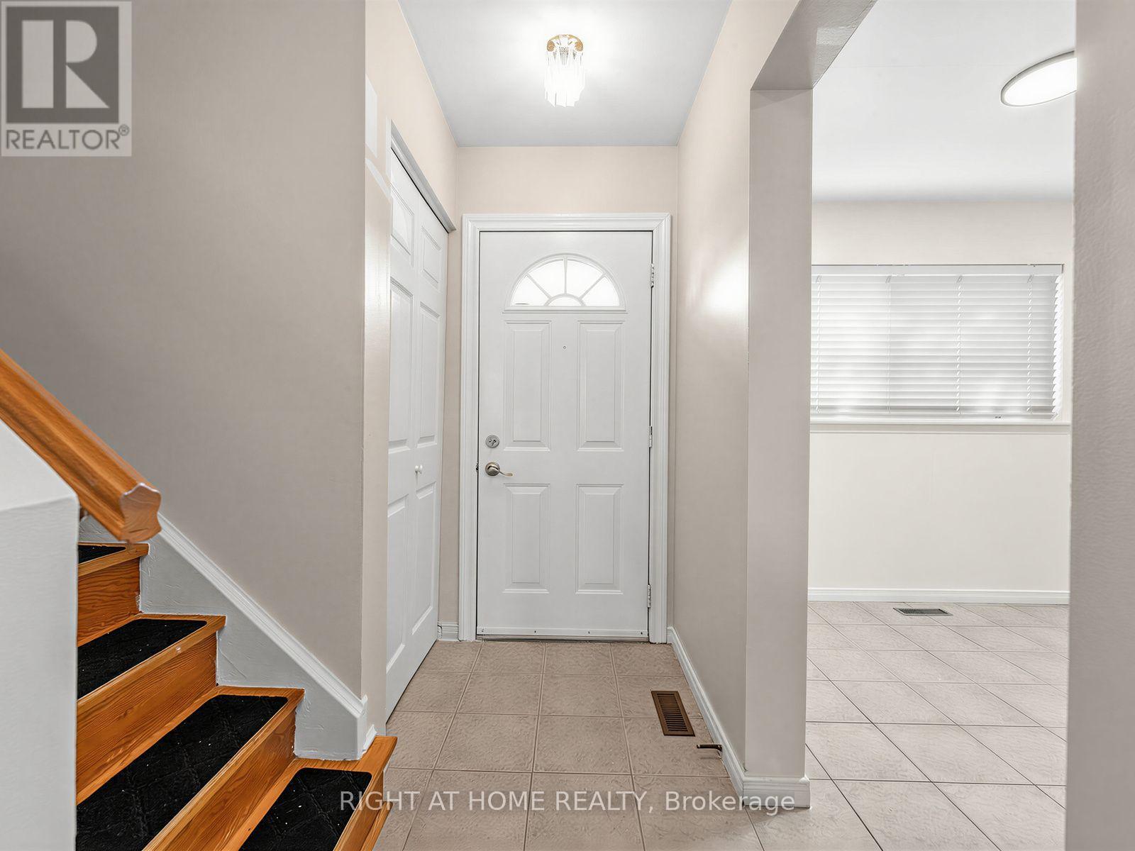 10 - 10 Fleetwood Crescent, Brampton, Ontario  L6T 2E5 - Photo 5 - W13723108