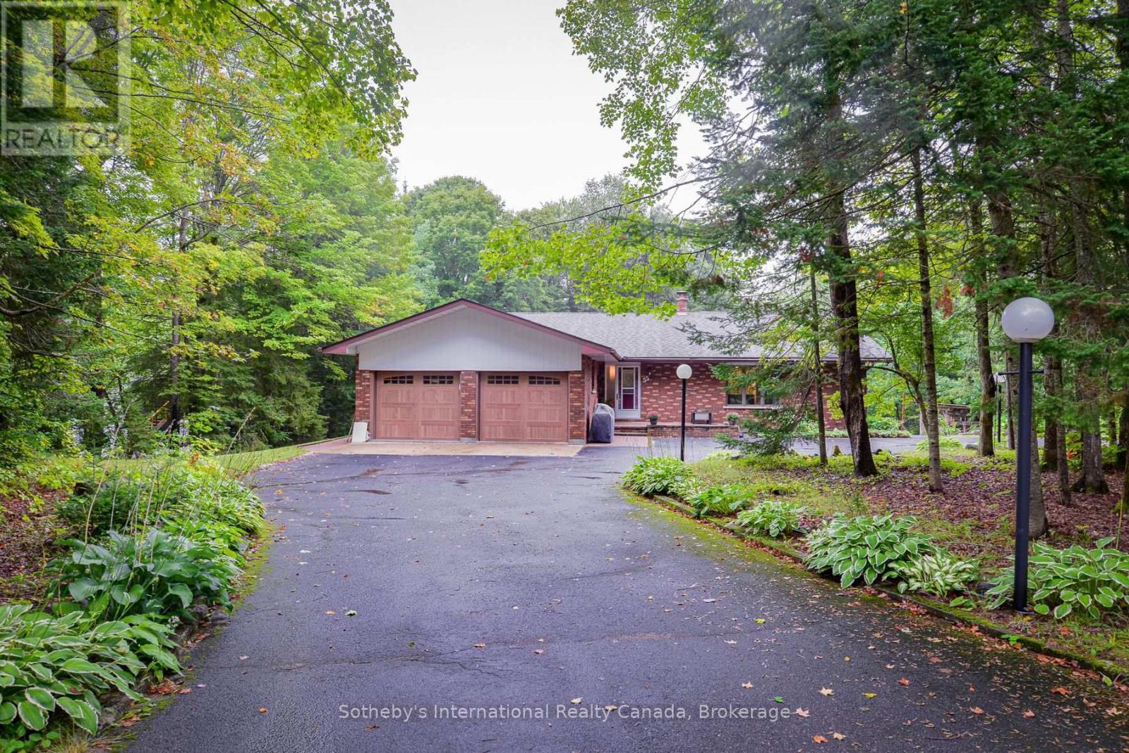 55 DENNISS DRIVE, Bracebridge, Ontario