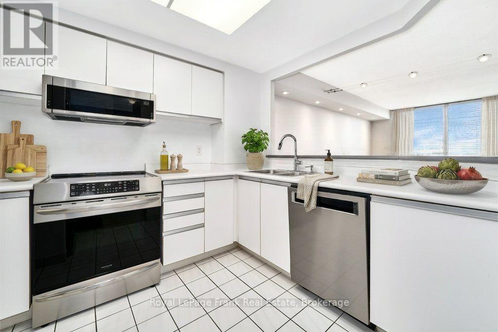 806 - 711 Rossland Road E, Whitby, Ontario  L1N 8Z1 - Photo 10 - E13744860