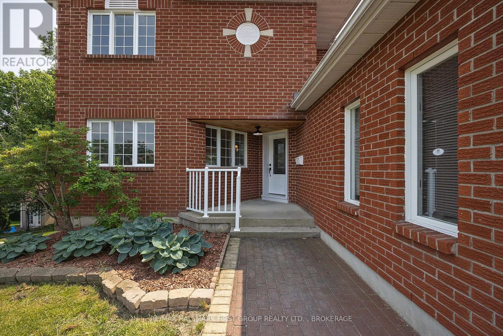 272 Friarhill Crescent, Kingston, Ontario  K7M 8P4 - Photo 3 - X13744838
