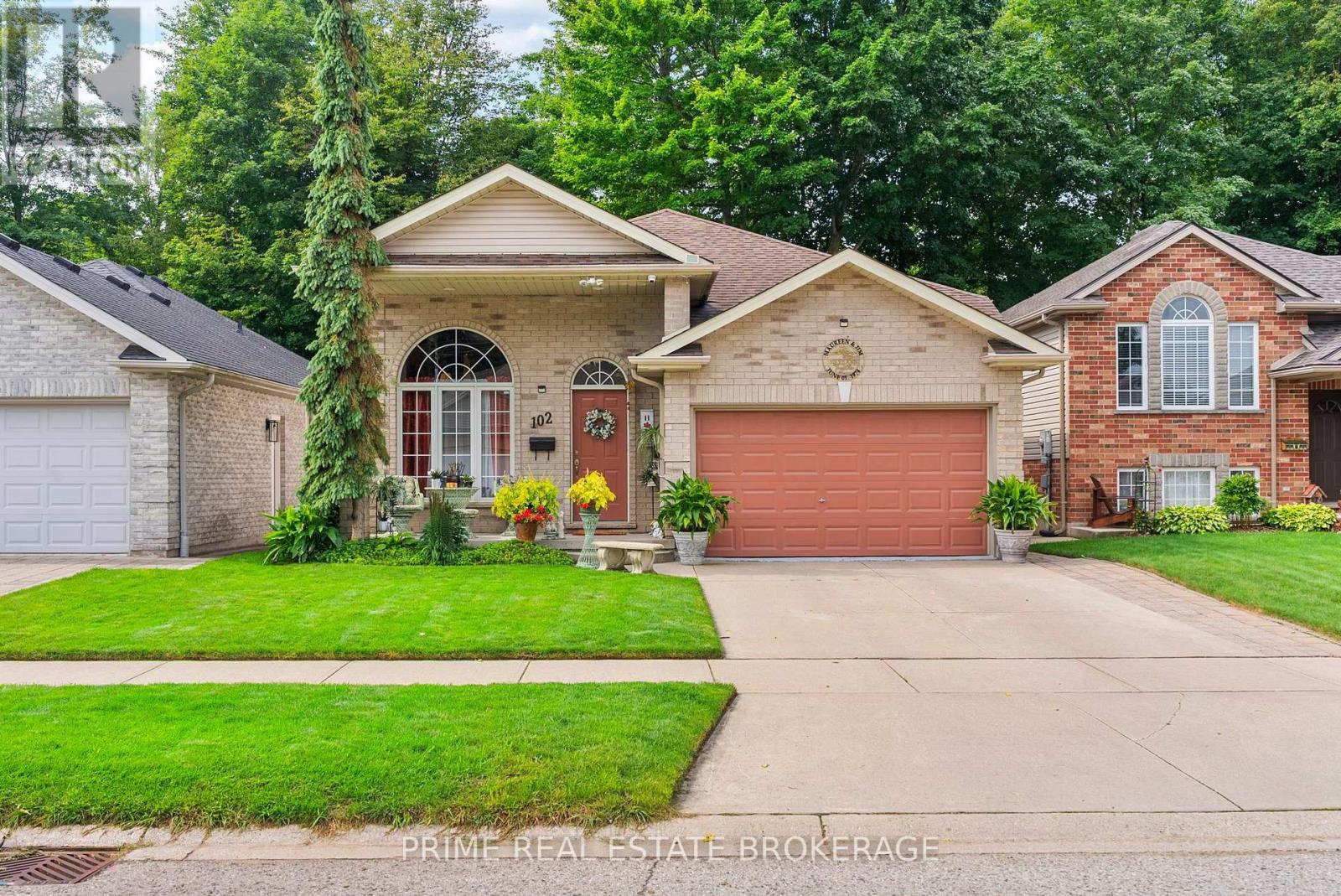 102 Ridge Street, Strathroy-Caradoc, Ontario  N7G 4K1 - Photo 1 - X13745030