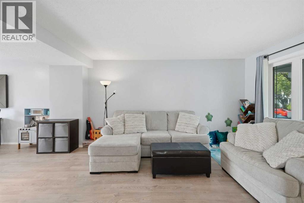 99 Prestwick Circle Se, Calgary, Alberta  T2Z 3L8 - Photo 5 - A2342403