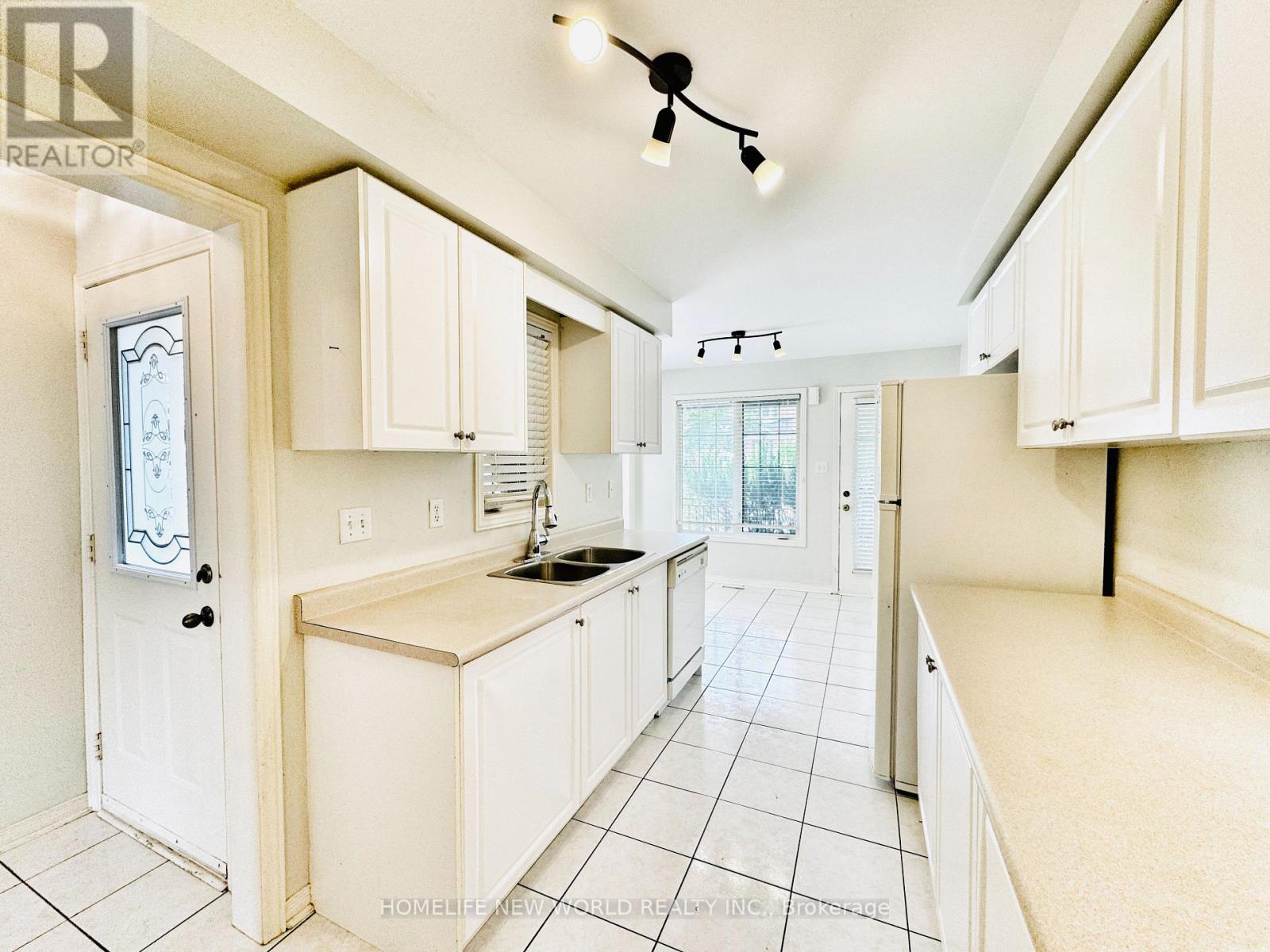 89 Warren Bradley Street, Markham, Ontario  L6C 2X4 - Photo 11 - N13744884