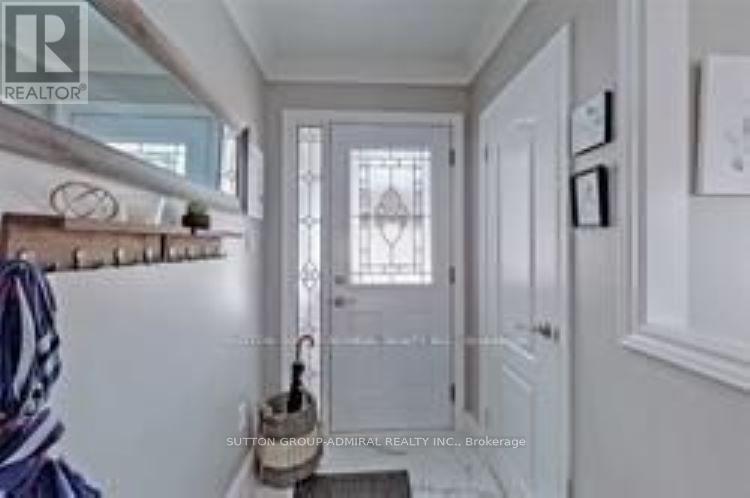 114 Cartier Crescent, Richmond Hill (Crosby), Ontario  L4C 2N6 - Photo 2 - N13744900