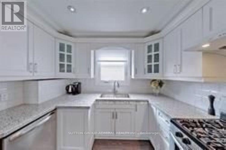 114 Cartier Crescent, Richmond Hill (Crosby), Ontario  L4C 2N6 - Photo 4 - N13744900
