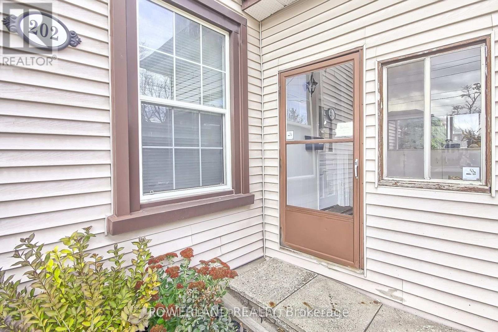 Apt #2 - 202 Prospect Street W, Newmarket, Ontario  L3Y 3T6 - Photo 4 - N13744908
