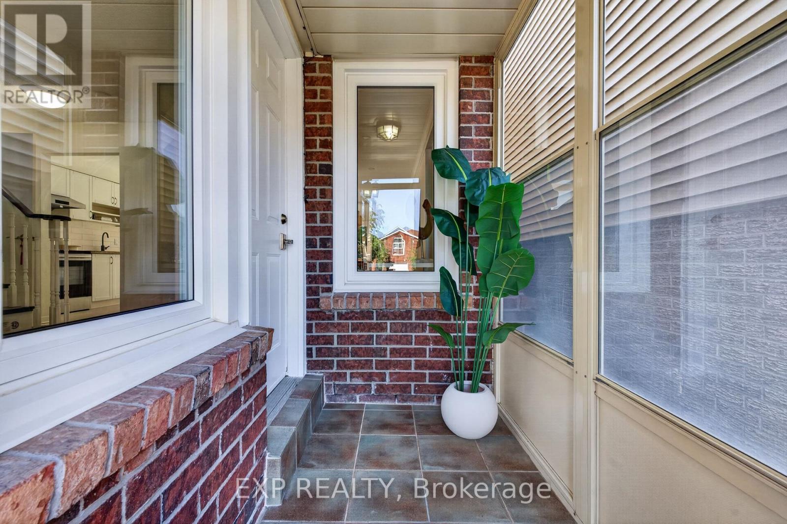 109 Winding Lane, Vaughan, Ontario  L4J 5J1 - Photo 3 - N13744952