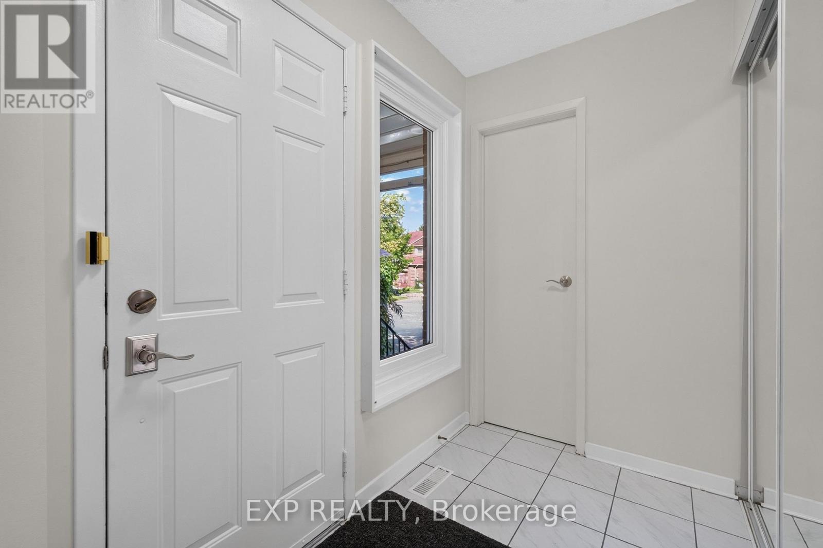 109 Winding Lane, Vaughan, Ontario  L4J 5J1 - Photo 4 - N13744952