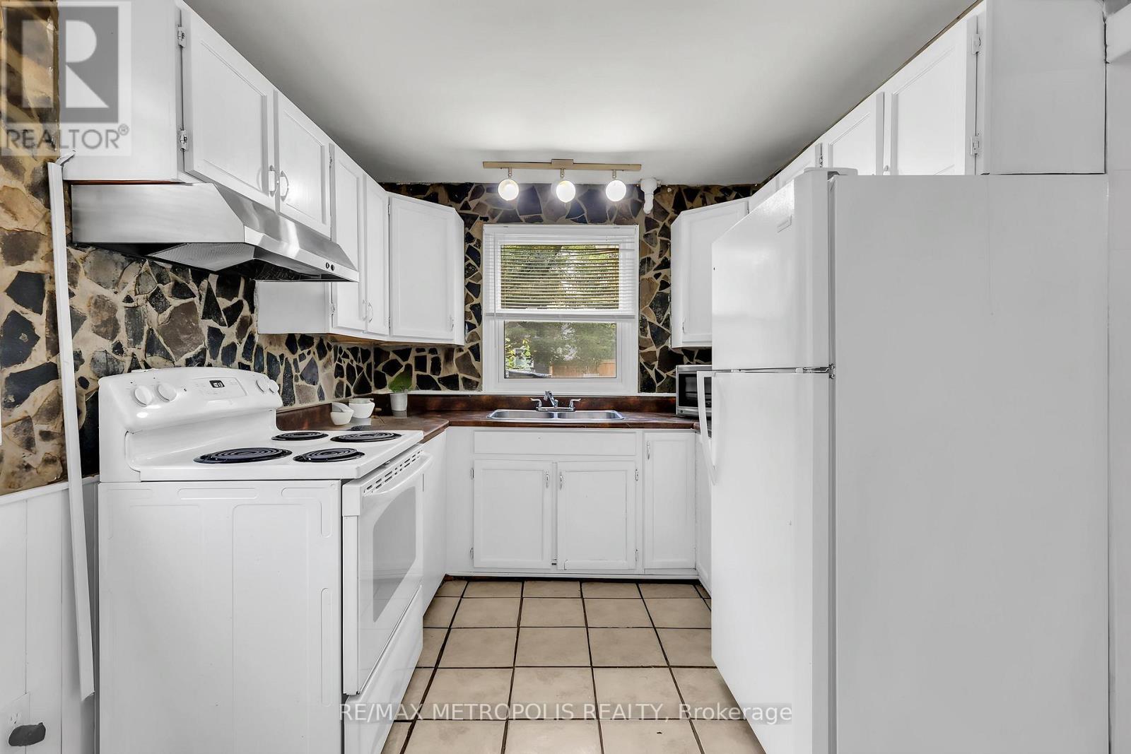 856 Central Avenue, Innisfil, Ontario  L9S 1Y8 - Photo 6 - N13745020