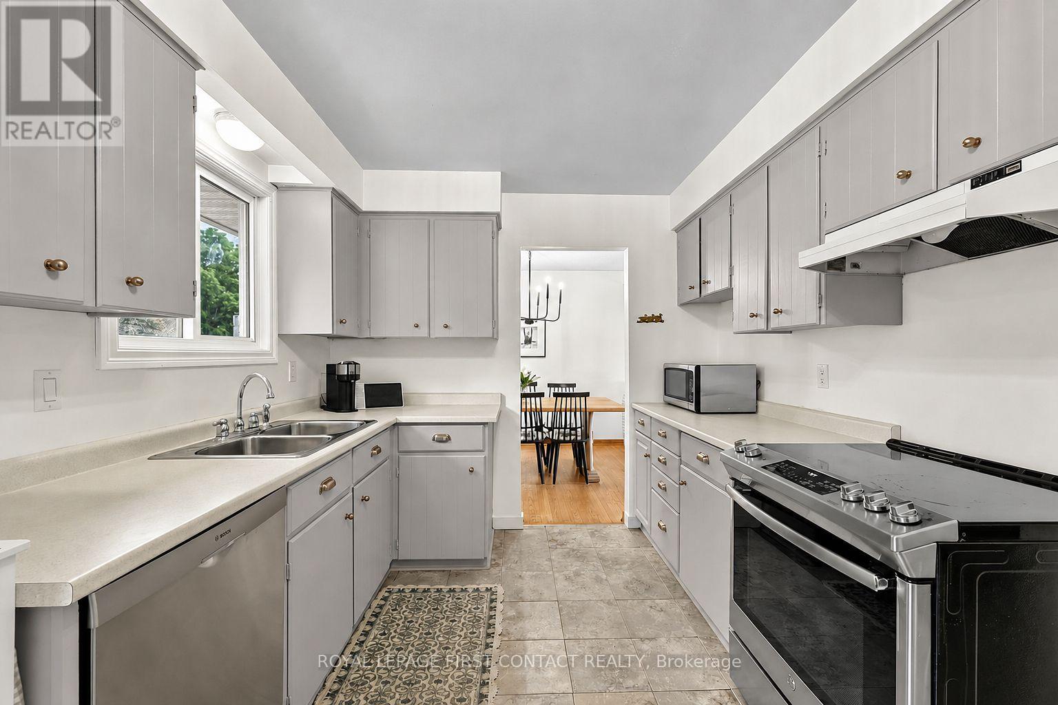 11 Maclaren Avenue, Barrie (Painswick North), Ontario  L4N 3Y1 - Photo 7 - S13744826