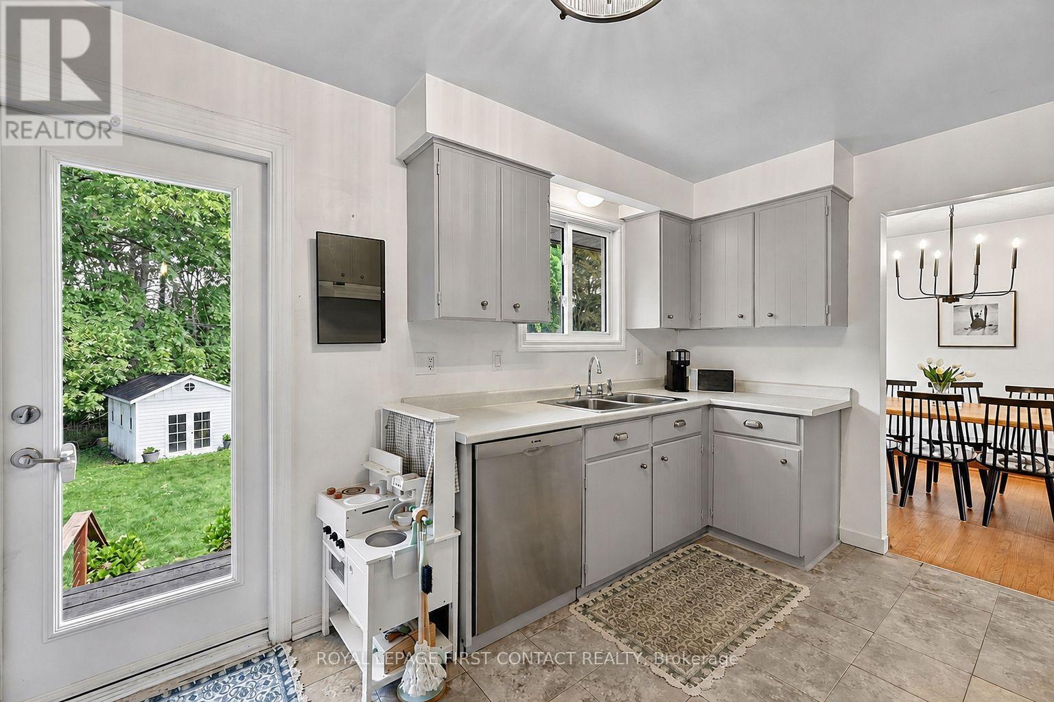 11 Maclaren Avenue, Barrie (Painswick North), Ontario  L4N 3Y1 - Photo 9 - S13744826