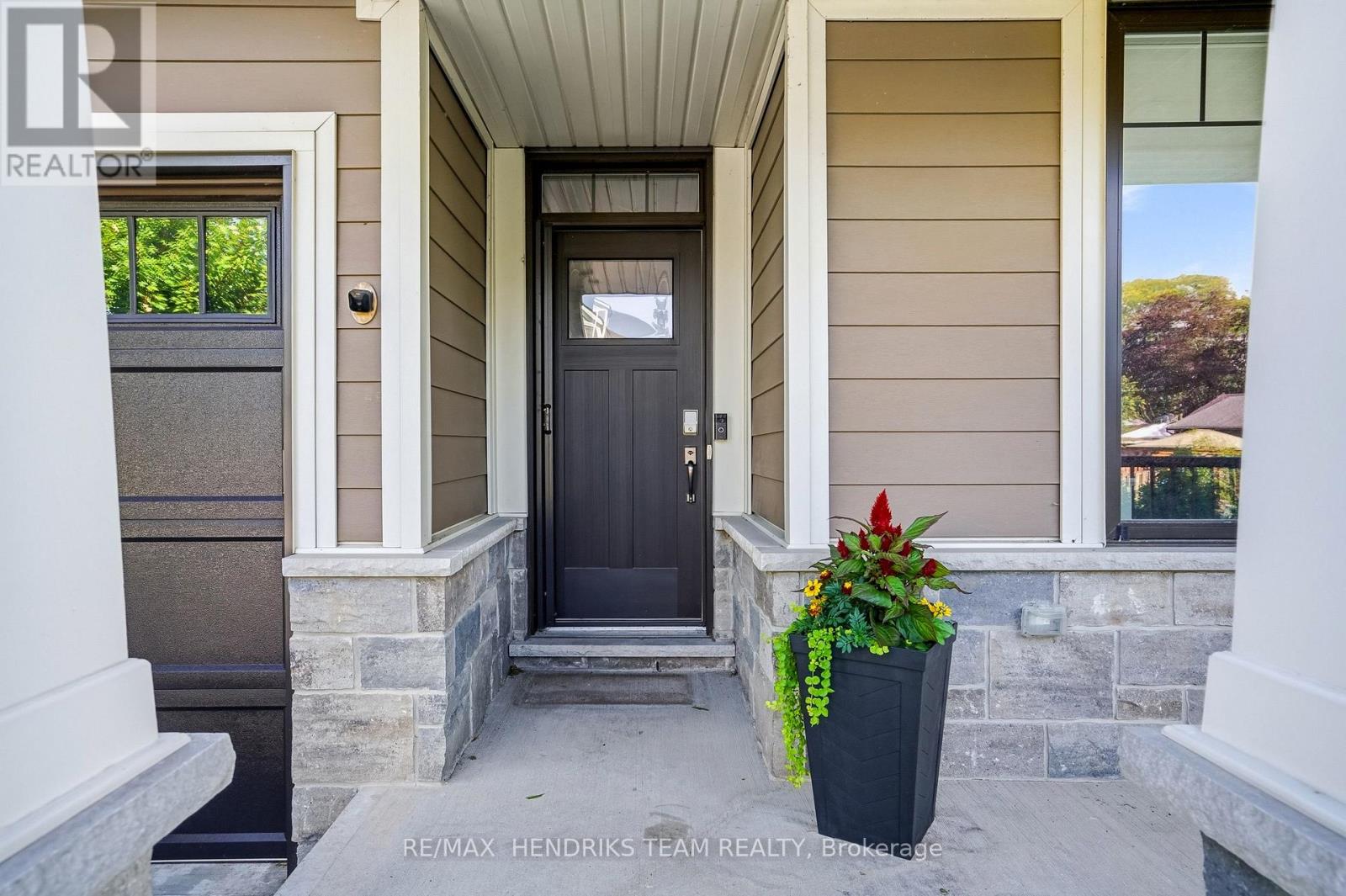 13 Turbinia Court, Grimsby, Ontario L3M 0H8 - Photo 3 - X13744896